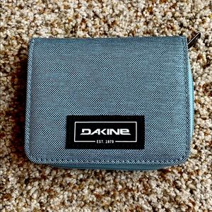 Dakine wallet